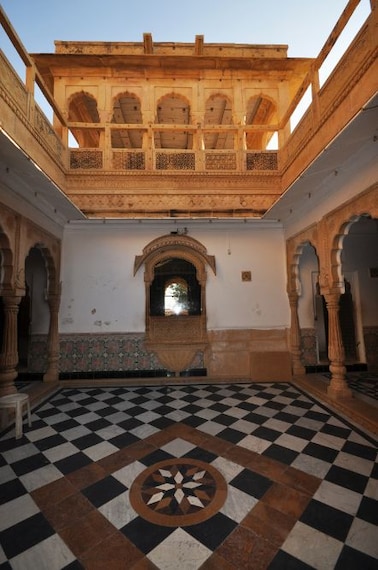 Maharaja_s Palace-2